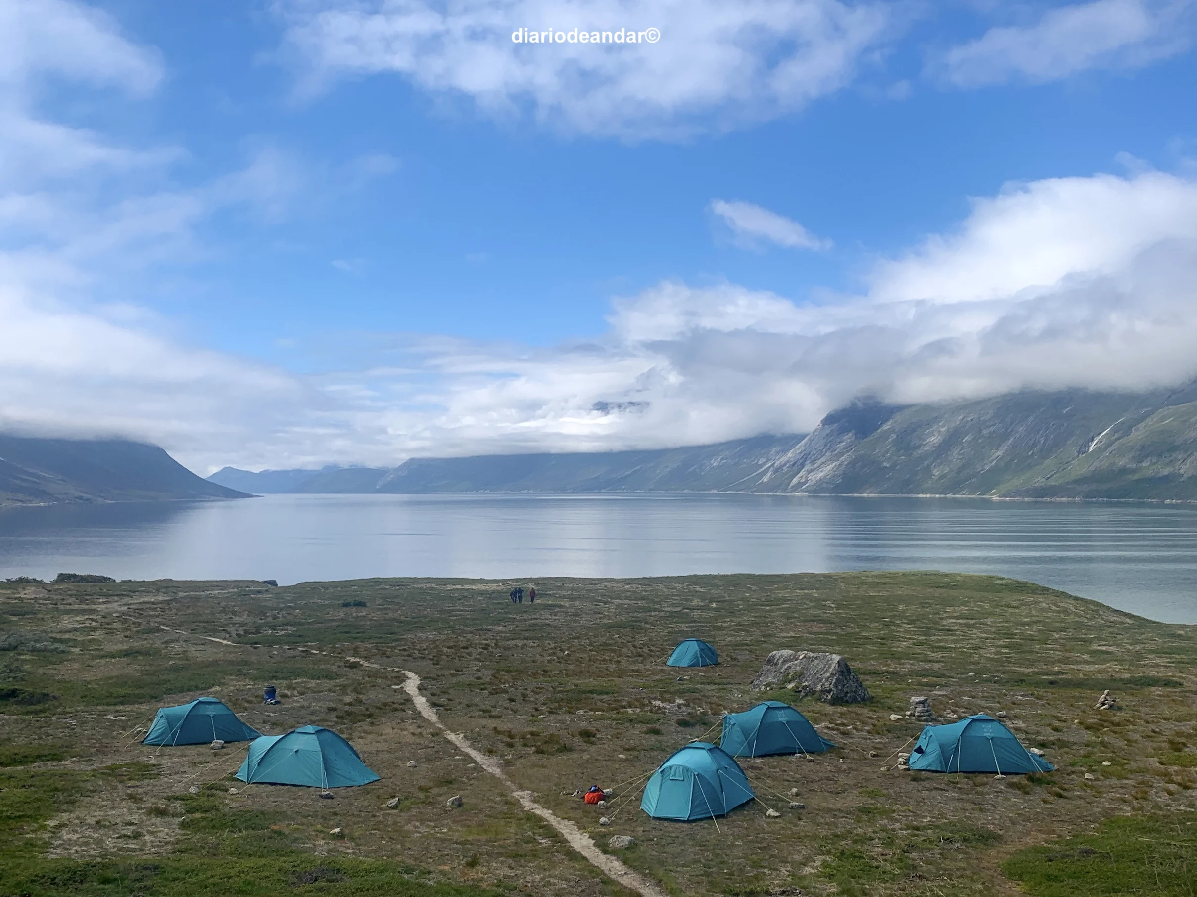Campamento en el fiordo de Tasermiut.