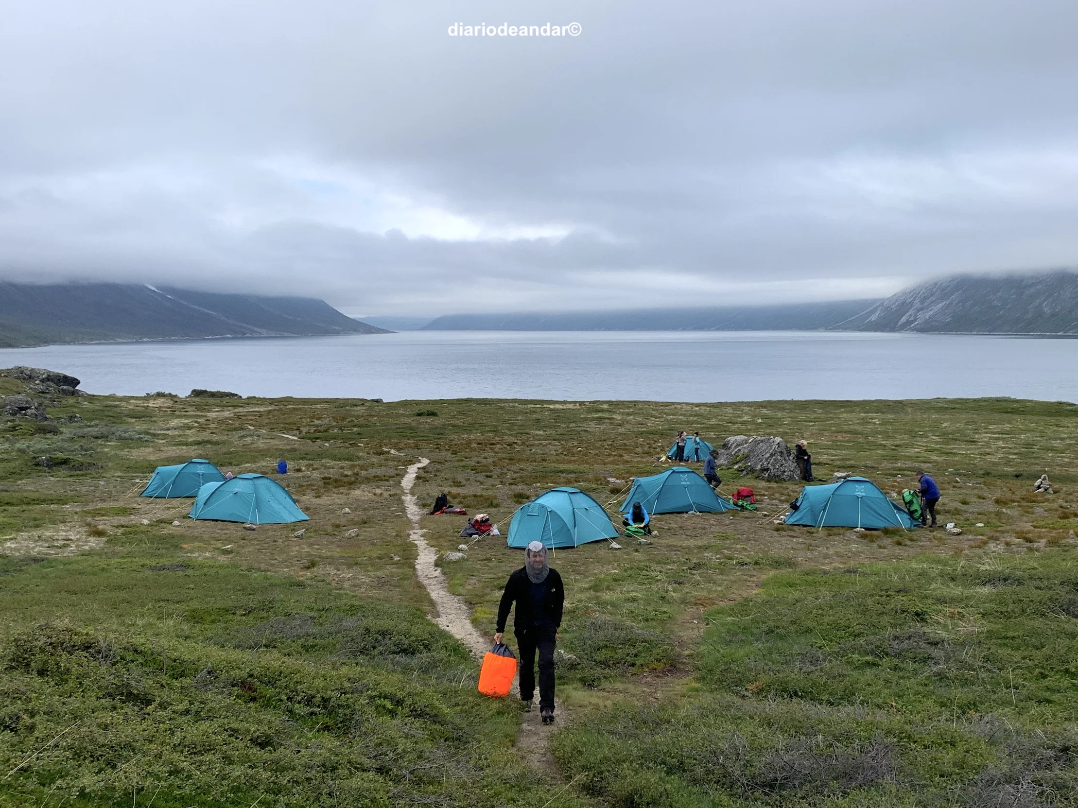 Campamento en el fiordo de Tasermiut.